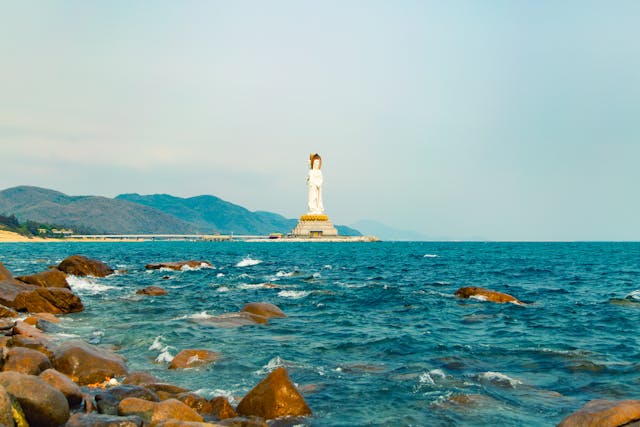 108米南山海上观音的照片